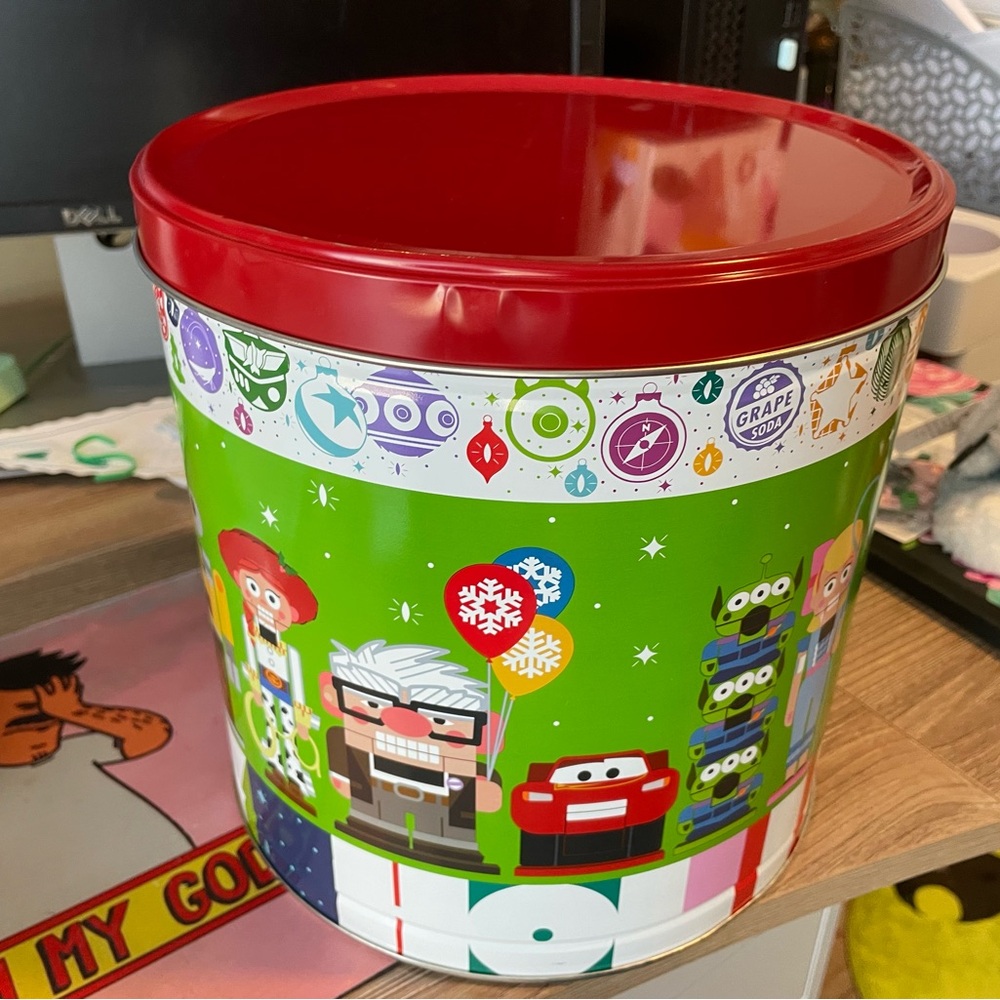 💜2025 Disney Pixar holiday popcorn tin bucket